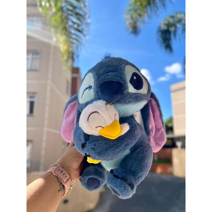 Fluffies™ Stitch Hugging Duck